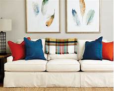Throw Pillows For Color Scheme by Guide To Choosing Throw Pillows How To Decorate Throw Pillows For Color Scheme