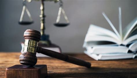 Maneka Gandhi Vs Union Of India: अनुच्छेद 21 राइट टू लाइफ से कैसे जुड़ा ...