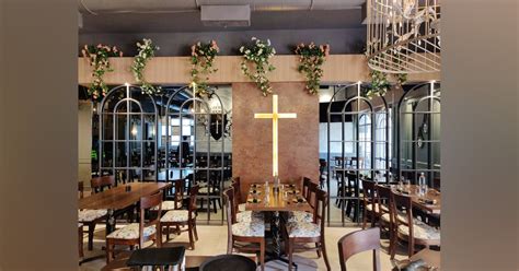 This King Arthur Themed Restaurant Is An Ideal Place For A R