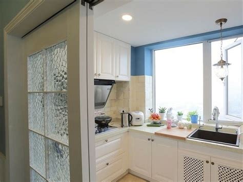 三面玻璃窗的涯造房间 1米宽三面玻璃小涯厨房装修效果图 - 装修公司