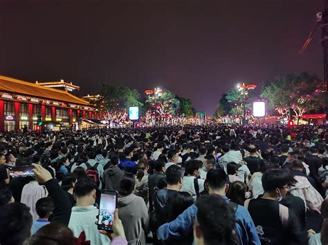 西安年 中国年 最热闹！西安人春节必去的几个地方，快收藏！|地点|西安|都城隍庙_新浪新闻