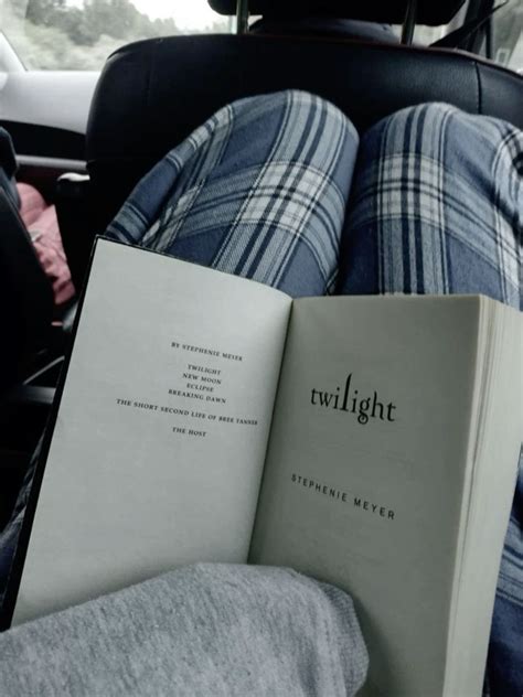 𝖢𝖺𝗌𝗌𝗂𝖾 𝖡𝖾𝗇𝗇𝖾𝗍𝗍 | Twilight book, Book lovers, Book aesthetic