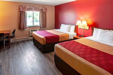 ECONO LODGE ON THE BAY (Menominee) - Hotel Reviews, Photos, Rate ...