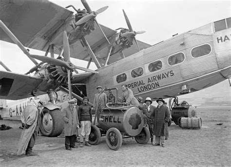 23 Facts About First Commercial Flight - OhMyFacts