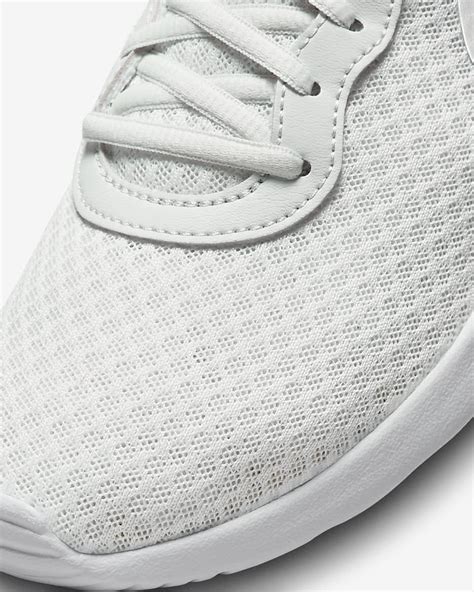 Nike Tanjun EasyOn Women's Shoes. Nike IN