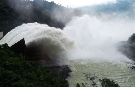 入库流量超5万立方米每秒 三峡大坝开启3孔泄洪