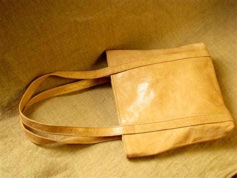 Sac de Courses Artisanal et Equitable en Cuir Brillant - Missy Simple ...