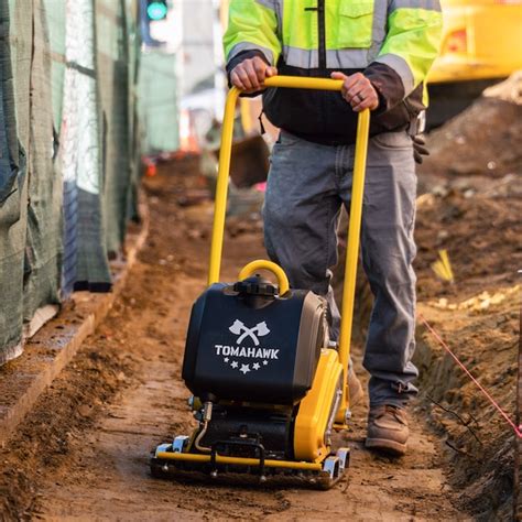 Tomahawk Power 5.5 HP Honda 17-in x 23-in Plate Compactor in the Plate ...
