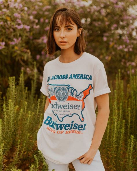 Budweiser Flag Logo Vintage Tee | Vintage tees, Womens vintage tees ...