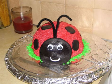 Making a Ladybug Cake 的图像结果