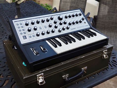 MATRIXSYNTH: Moog Sub Phatty analog mono synth with road case