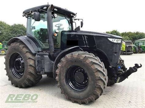 Schwarzer John Deere 7230R mit Command Quad-Getriebe | agrarheute.com