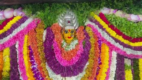 Edupayala Temple: ఆషాఢమాసంలో వన దుర్గమ్మ ప్రత్యేక అలంకరణ