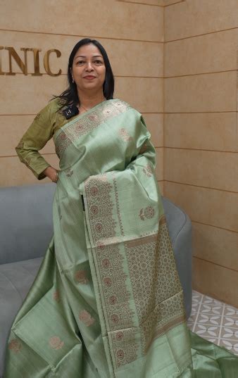 Buy Banarasi sarees -Green color Search code 8330 Online