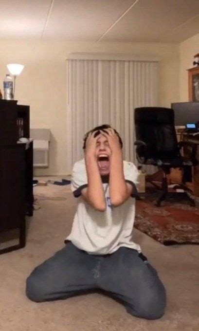 Male Scream Sound Effect Meme 的图像结果