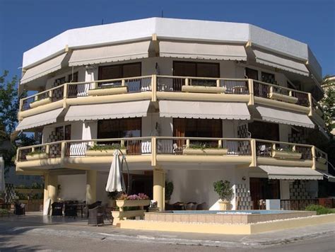 SOUROPANIS RENTAL ROOMS (Kamena Vourla) - Lodge Reviews, Photos, Rate ...