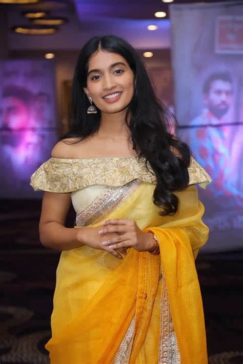 Sarkaaru Noukari : చీరలో సర్కారు నౌకరి భామ భావన అందాలు.. | Sarkaaru ...