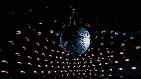 Download wallpaper 3840x2160 disco ball, ball, sphere, mirror, dark 4k ...
