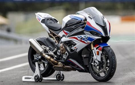 2019 BMW S1000RR price is from Rs 18.5 lakh - Motorcyclediaries