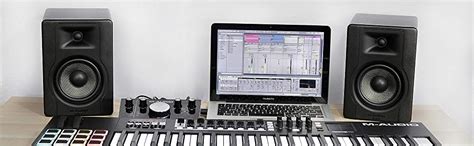 M-Audio BX5 D3 |Compact 2-Way 5 Inch(12.7cm) Active Studio XLR Monitor ...