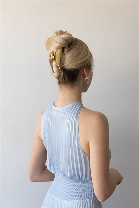 How To Claw Clip Updo | Cute & Quick Hairstyle for Long or Medium Hair