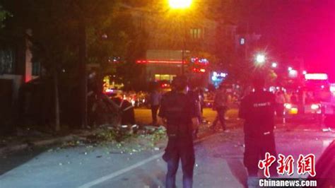 杭州一车辆失控冲撞行人 目前已致2人死亡13人受伤_荔枝网新闻