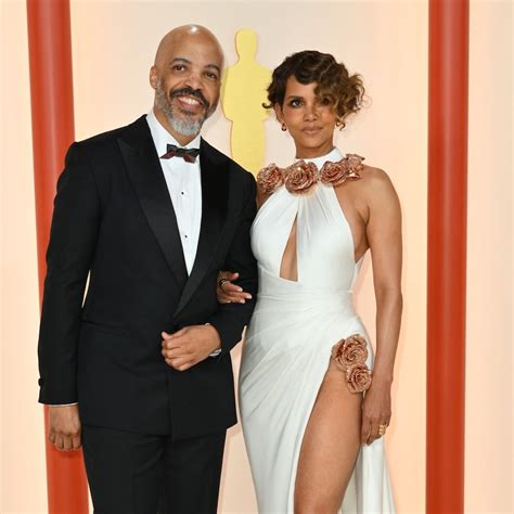 Halle Berry Posts Video in Bed With Boyfriend Van Hunt - Hollywood411 News