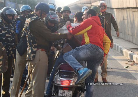 In pics: Security beefed up in riot-hit areas of northeast Delhi ...
