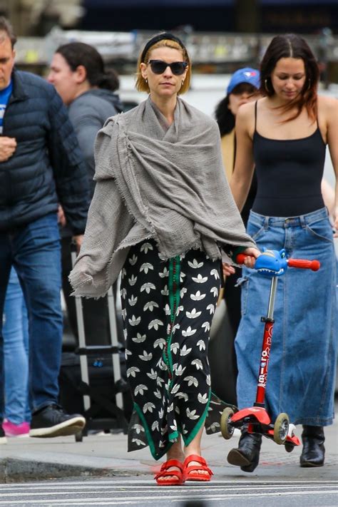 Pregnant CLAIRE DANES Out and About in New York 04/16/2023 – HawtCelebs
