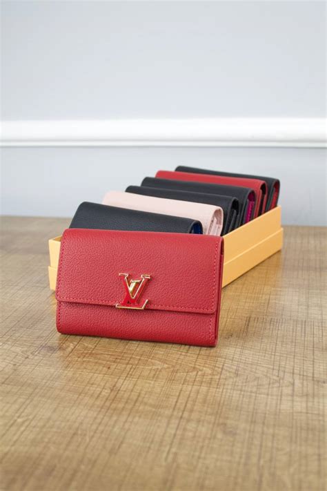 louis vuitton canta cappucines kirmizi kucuk cuzdan 13.5x9.5x3 cm