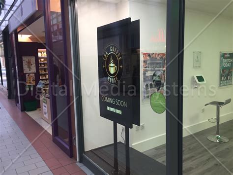 Window Digital Signage 的图像结果
