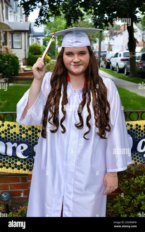 Graduation Portrait 的图像结果