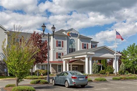 COMFORT INN & SUITES (Hadley) - Hotel Reviews, Photos, Rate Comparison ...