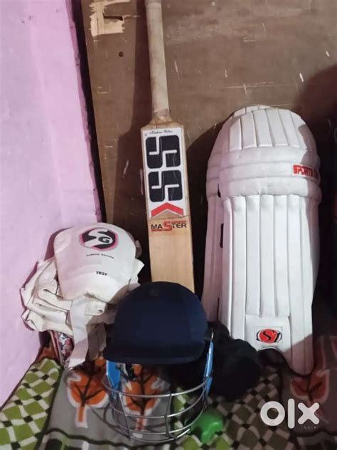 Cricket kit - Sports Equipment - 1802662962