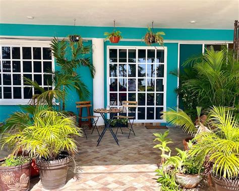 Beachfront Studio w/Amazing Sunrise & near Ferry - Condominiums for ...