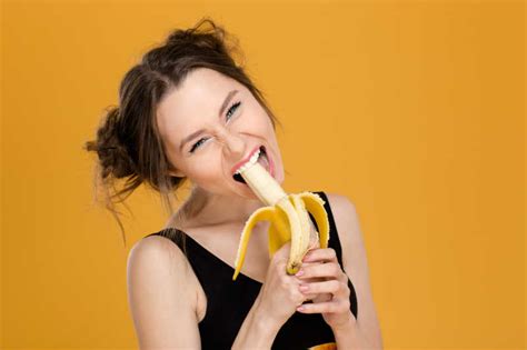 女孩吃香蕉图片素材-性感的女孩吃香蕉创意图片-jpg格式- 未来素材下载