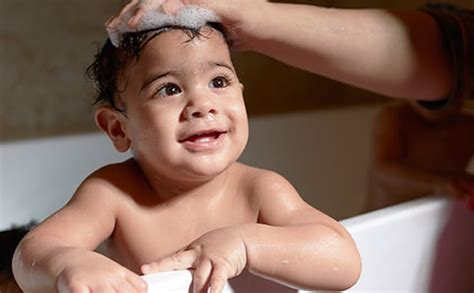 Baby Bath: Newborn Baby Bathing Tips & Guides | Johnson's® Baby India