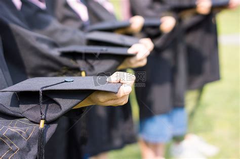 大学毕业季毕业照高清图片下载-正版图片500399458-摄图网