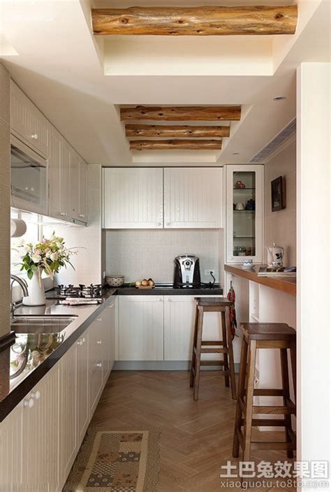 2017现代风格L型小面积家居厨房红色橱柜装修图片 – 设计本装修效果图