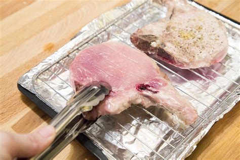How to Broil Pork Chops in a Convection Toaster Oven | Livestrong.com ...