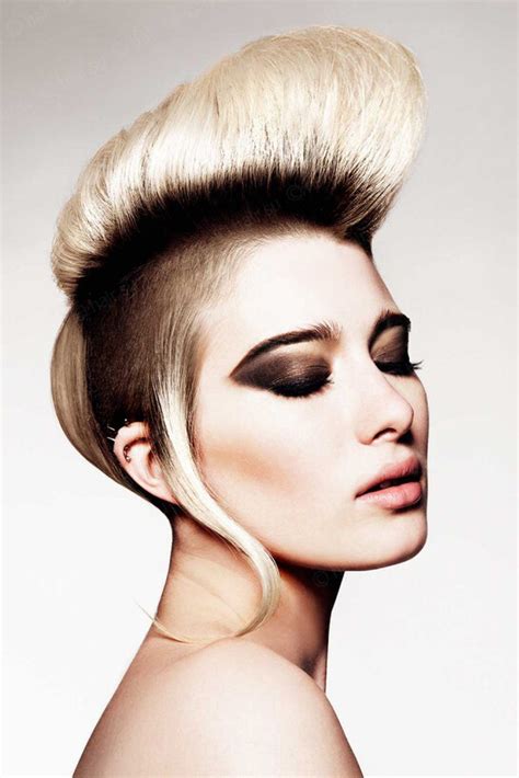 Peinado mohawk con pelo rubio y oscuro para 2015 | Ifema