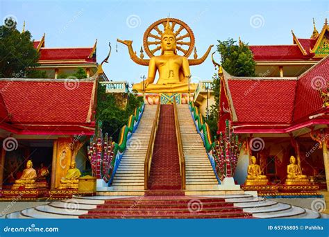 Religion In Thailand. Golden Temple Of Buddha Place For Praying ...