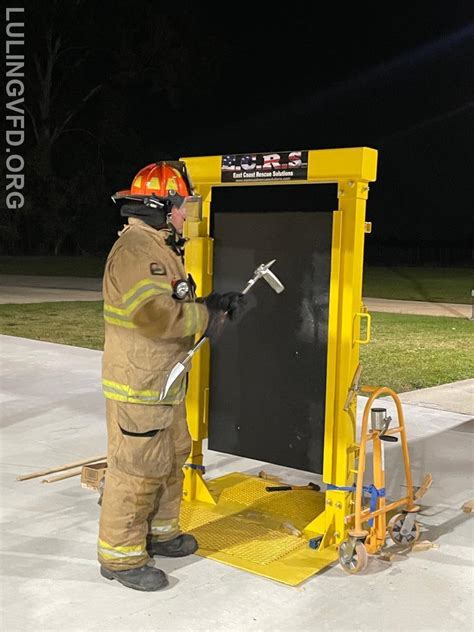 Firefighter Forcible Entry 的图像结果