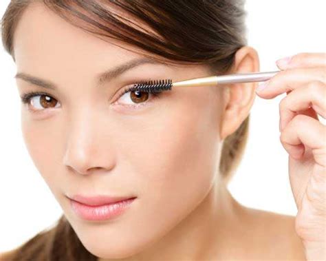 নতুন করে কাজে লাগান পুরোনো মাস্কারার ব্রাশ