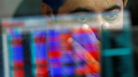 Axis Bank, Kotak to IDFC First: Bank stocks fall after RBI caps rupee ...