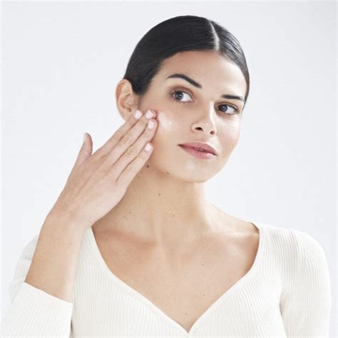 What is skin cycling, and how does it work? - mesoestetic® magazine India