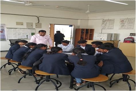 Seminar on “Technical Competition” of IET for all year students of all ...