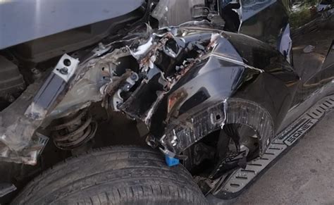 दिल्‍ली के शाहदरा में रेलिंग से टकराई अनियंत्रित कार, युवती गंभीर रूप ...