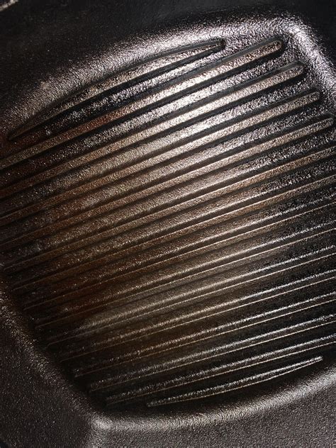 I attempted to restore a rusty lodge grill pan - How did I do? : r/castiron
