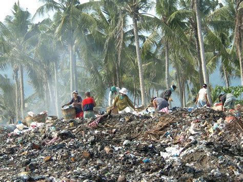 Environmental violations in Boracay Island | Meer